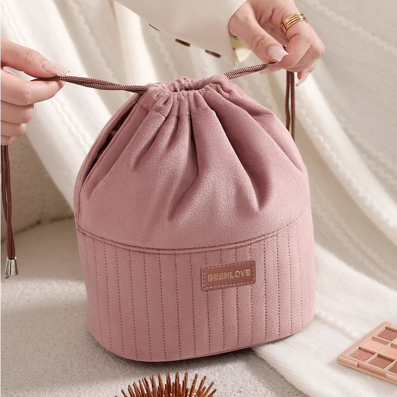 Custom Velvet Cosmetic Bags with Logo — Zipper Closure, Embroidery & Woven Labels