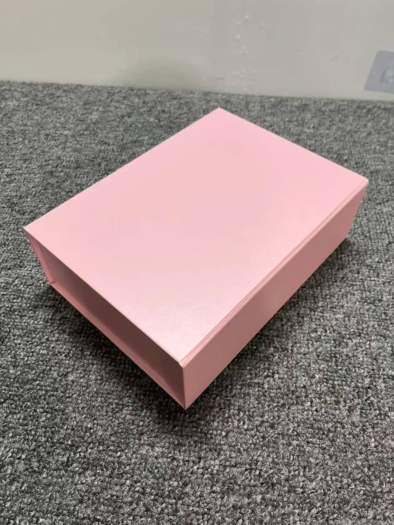 Custom Magnetic Foldable Gift Box: Coated Paper, Four-Color Print, Matt Lamination