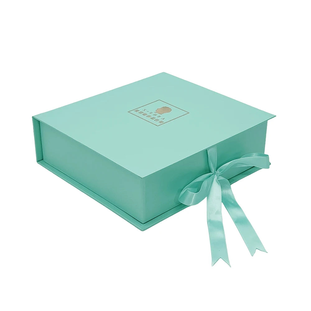 Custom Luxury Rigid Gift Box 200 MOQ | Magnetic Closure Cardboard Box with Hot Stamping for Clothing & Cosmetics