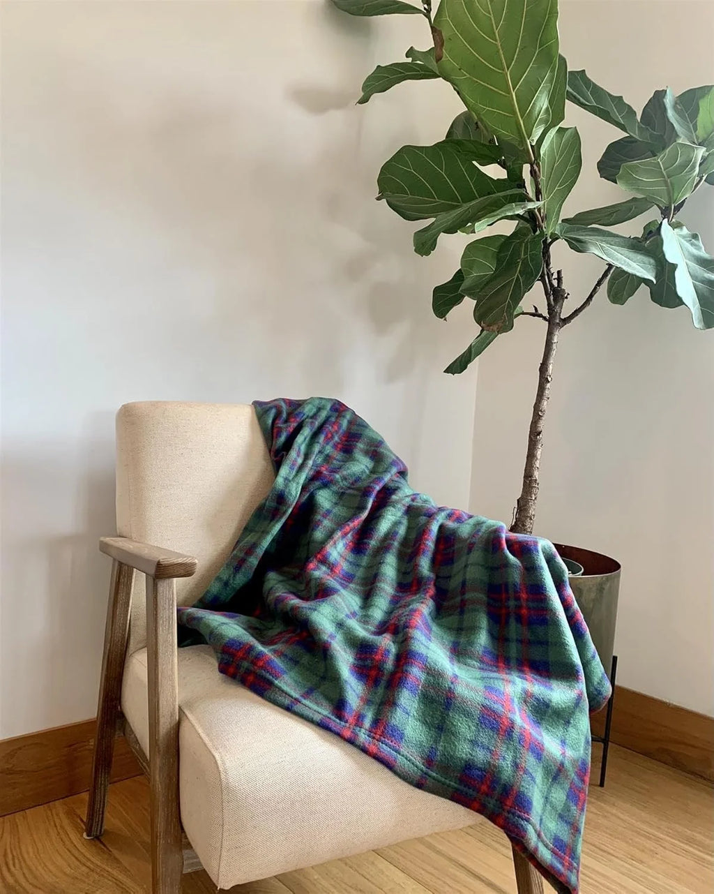 Custom Flannel Fleece Blanket | Recycled Polyester | Jacquard & Embroidery | MOQ 20 Pieces