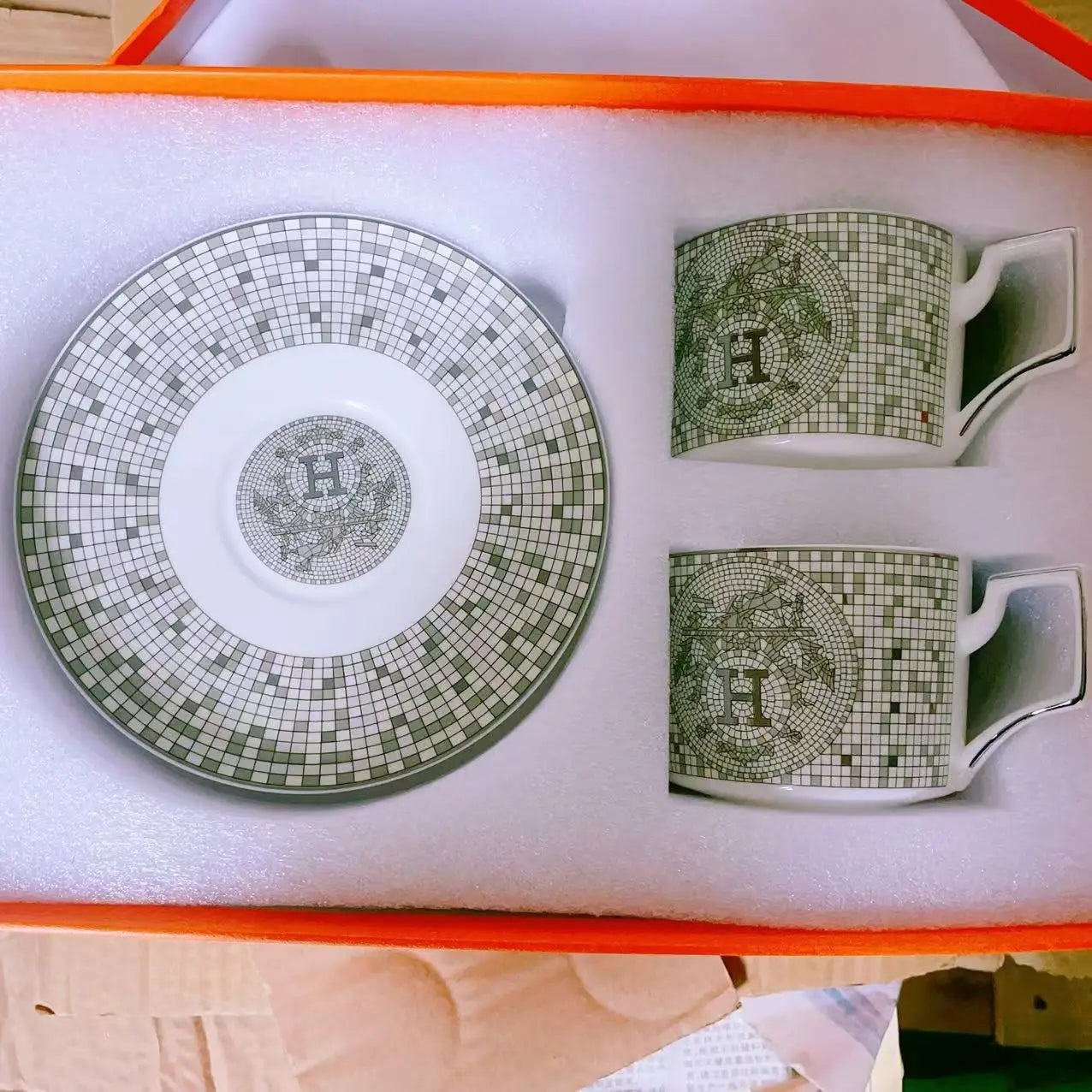 Bone China Dinnerware Gift Set with Gold Inlay | 2-Set MOQ for Corporate Gifts
