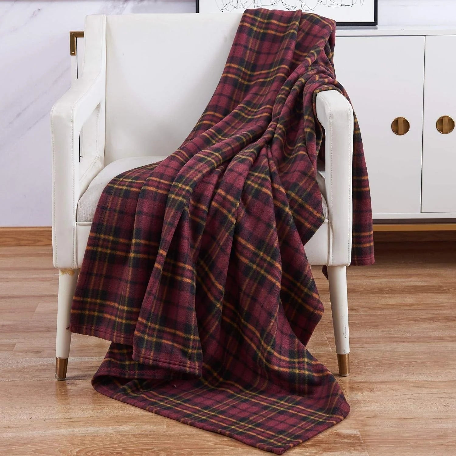 Custom Flannel Fleece Blanket | Recycled Polyester | Jacquard & Embroidery | MOQ 20 Pieces