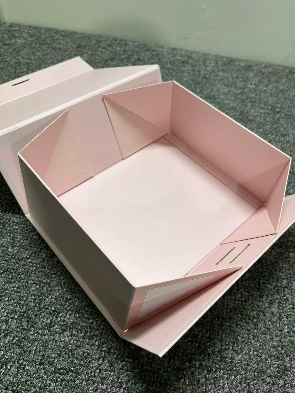 Custom Magnetic Foldable Gift Box: Coated Paper, Four-Color Print, Matt Lamination